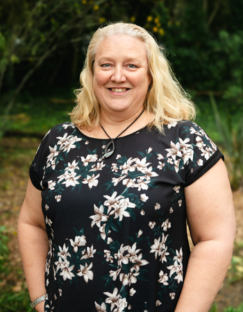 Carolyn Lundquist headshot