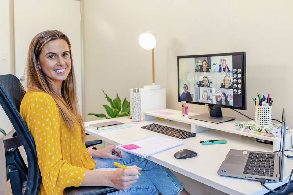 CQU Student watches a webinar at her desk at home.